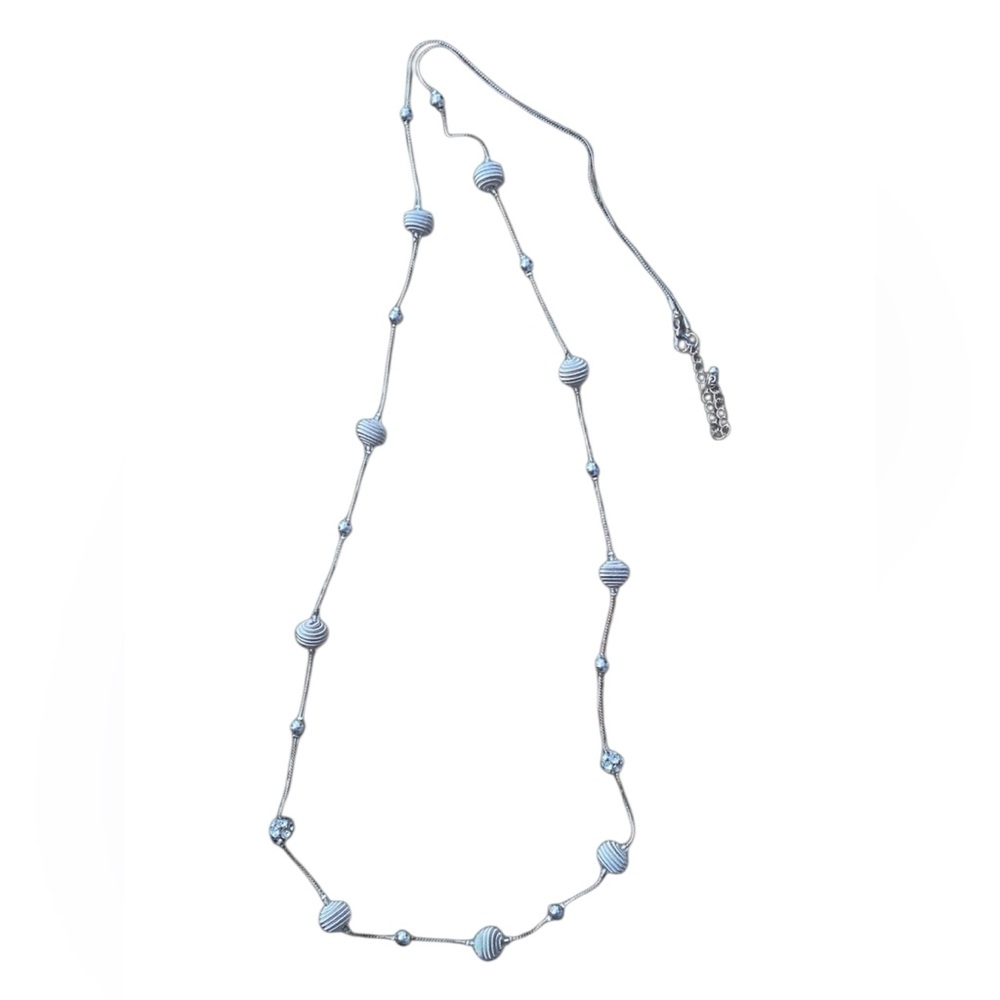 Necklace in beaded silver tone